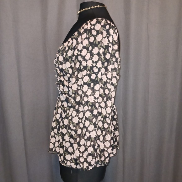 American Eagle Floral Ruched Peplum Babydoll Top Blouse XL Black Pink - Picture 4 of 7